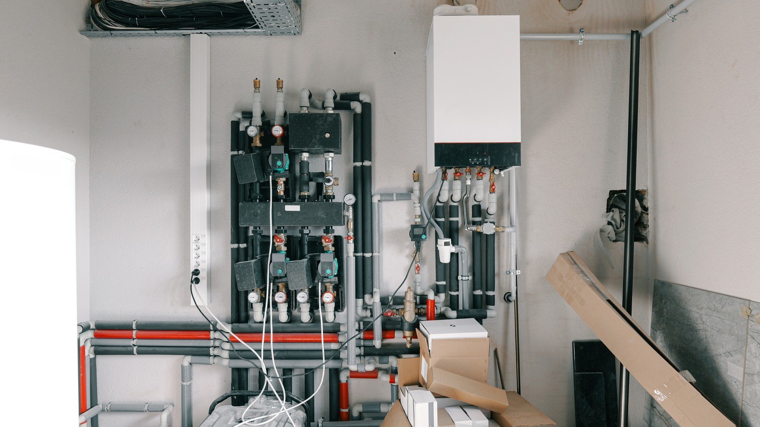 Stukanie w kaloryferze lub szum w rurach – co oznacza hałaśliwa instalacja i jak to naprawić